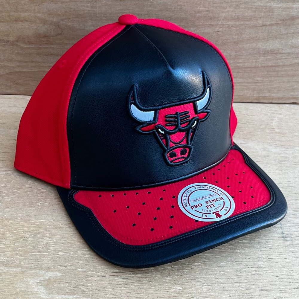 MITCHELL & NESS CHICAGO BULLS DAY ONE PRO PINCH SNAPBACK HAT Black Red NEW